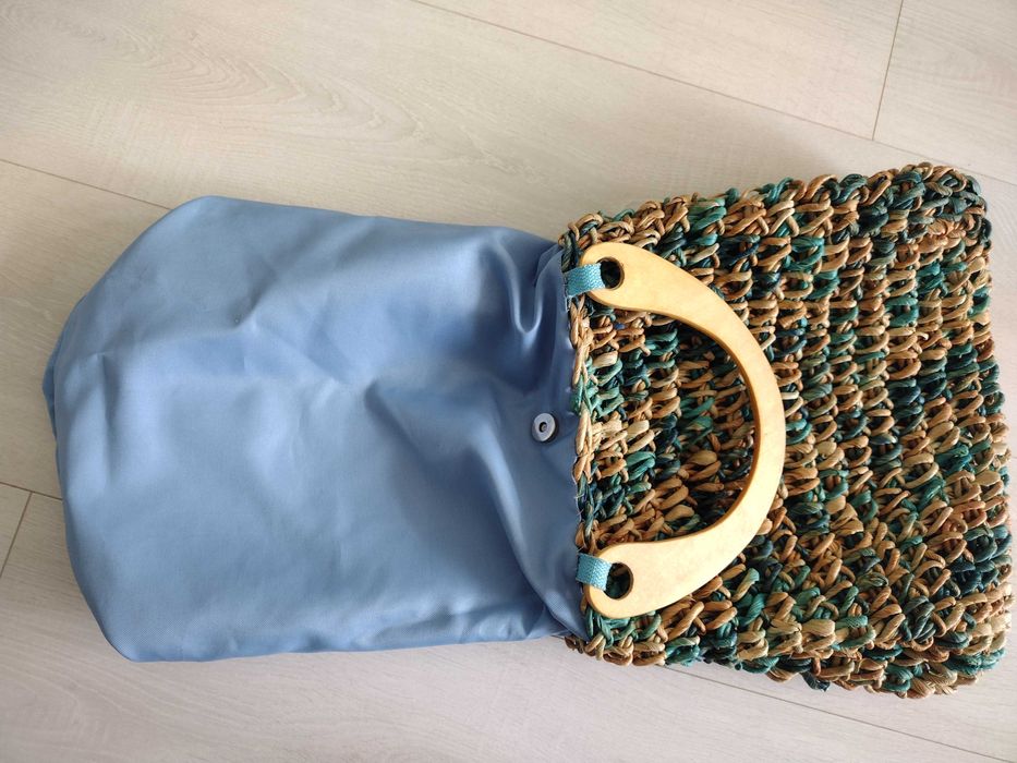 Дамска чанта от изкуствена кожа и плетена сламена чанта