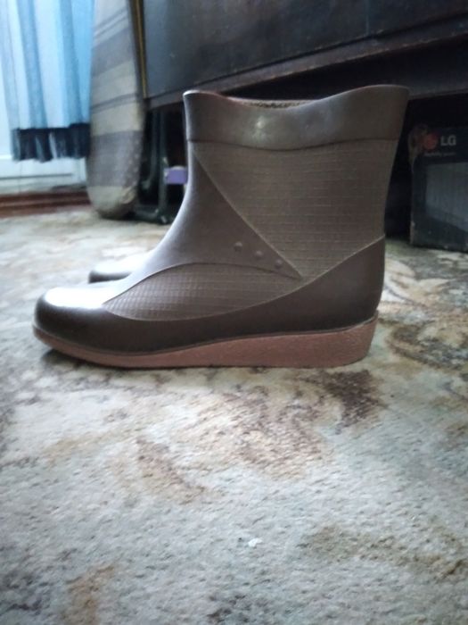 Сапоги женские р. 40