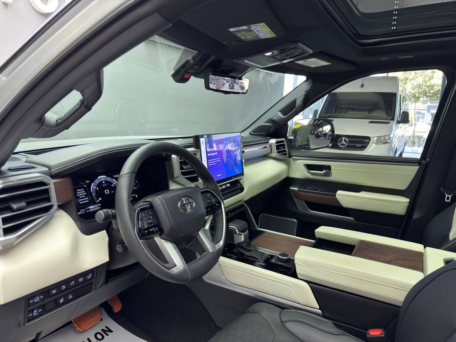 Продается Toyota Sequoia