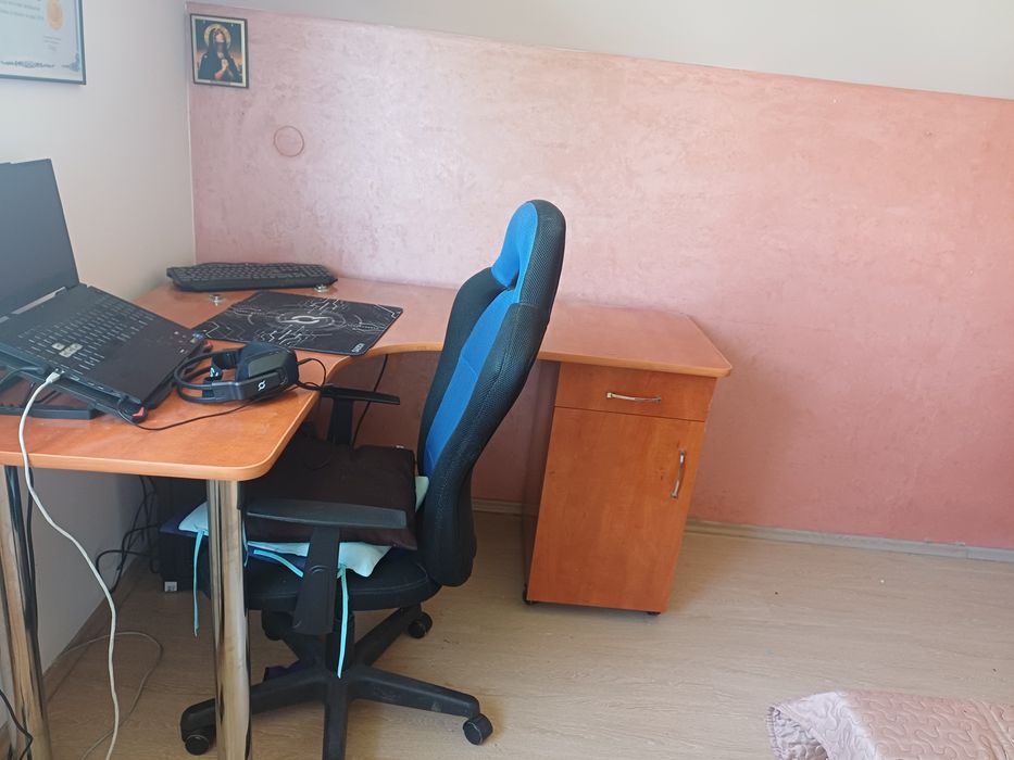 Mobilier cameră.
