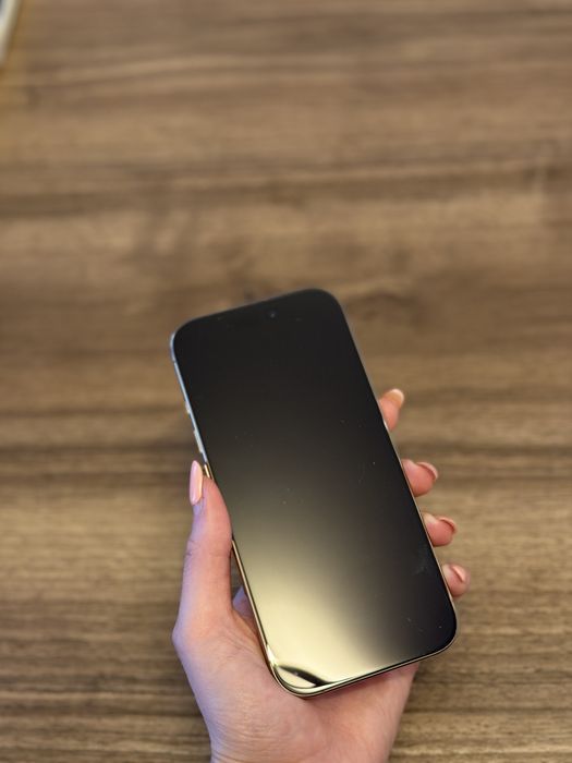 Iphone 16 pro - desert titanium