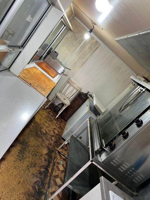 Будка на колесах грильница