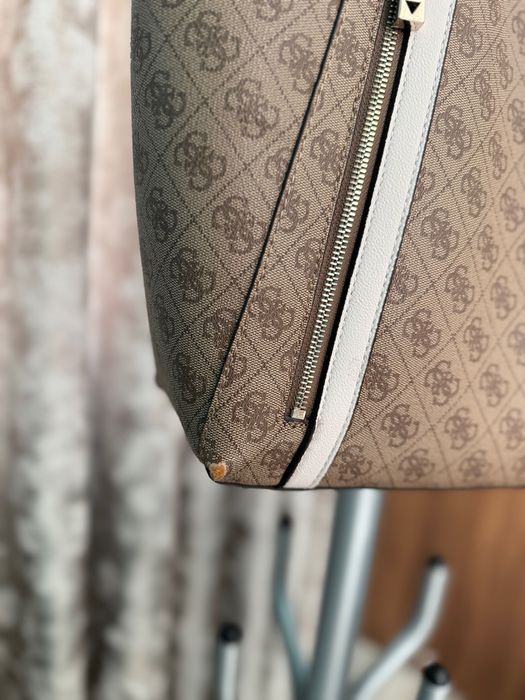 Дамска чанта Guess