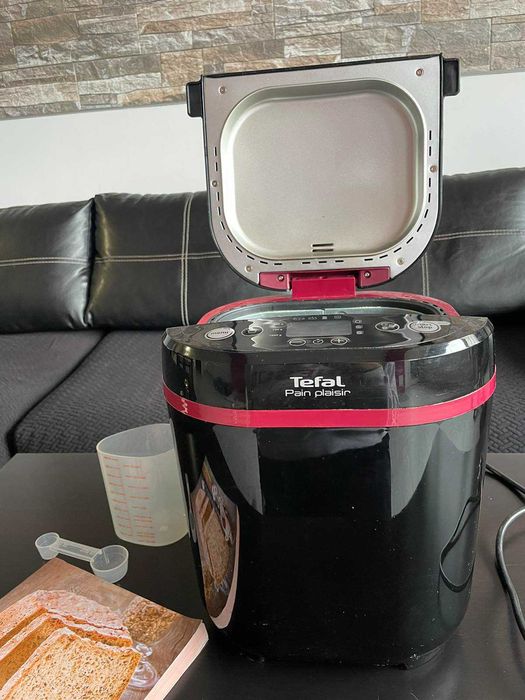 Хлебопекарна Tefal Pain Plaisir PF220, 700 W, 1000 гр, 17 програми