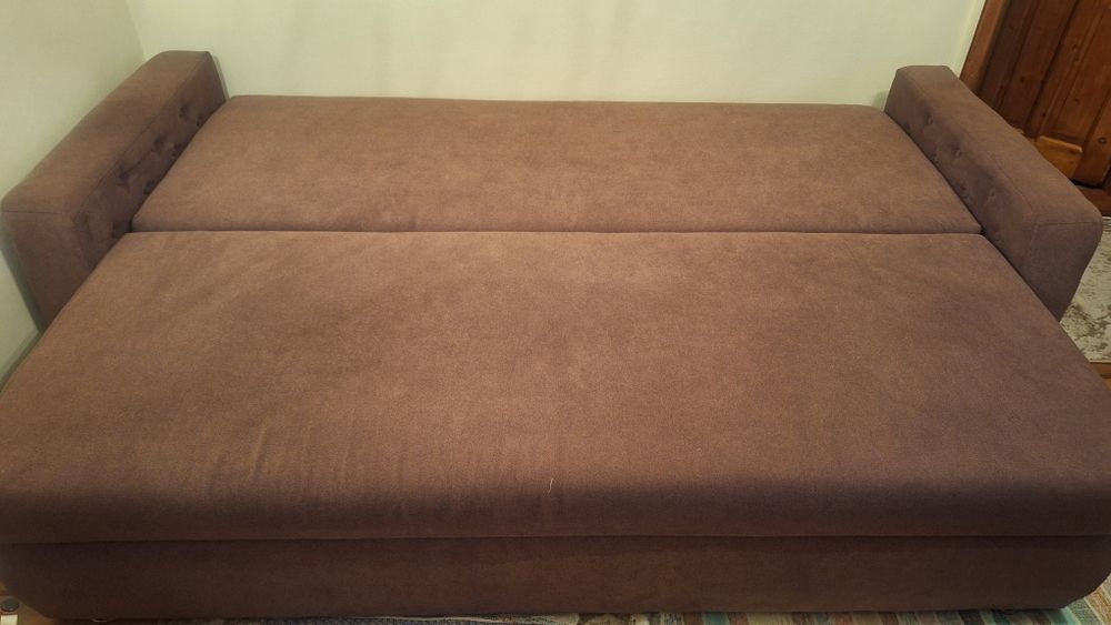 Vand canapea extensibila aproape noua,cul.ciocolatie