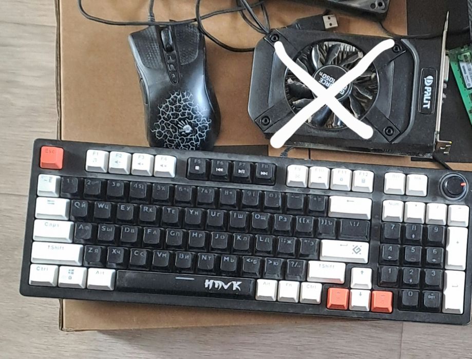 Продам клавиатуру