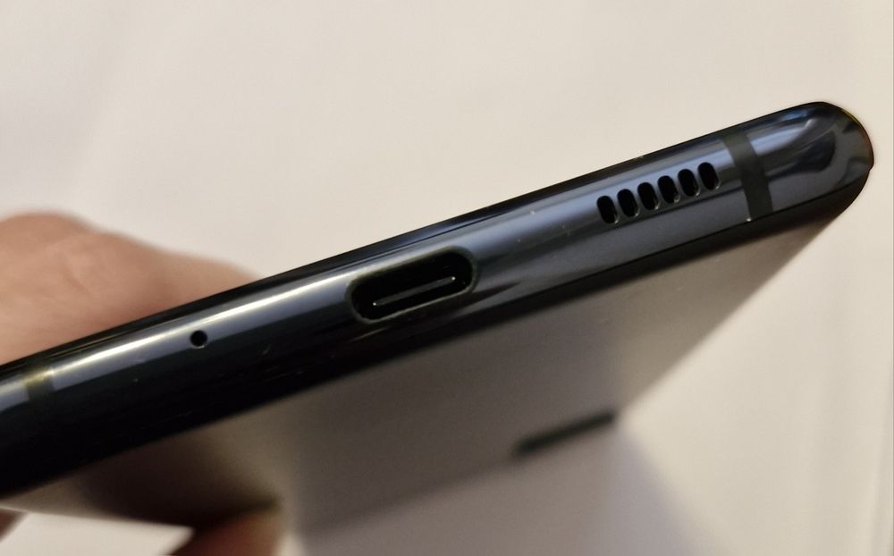 Продаю Samsung Galaxy S20 FE