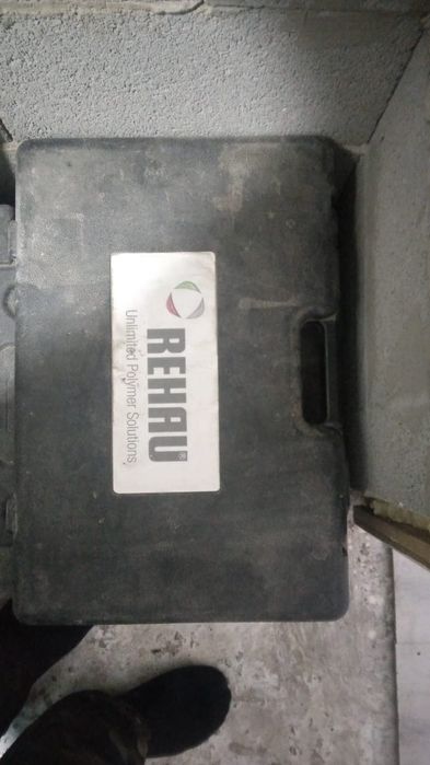 Продам аксиальный пресс клещ REHAU