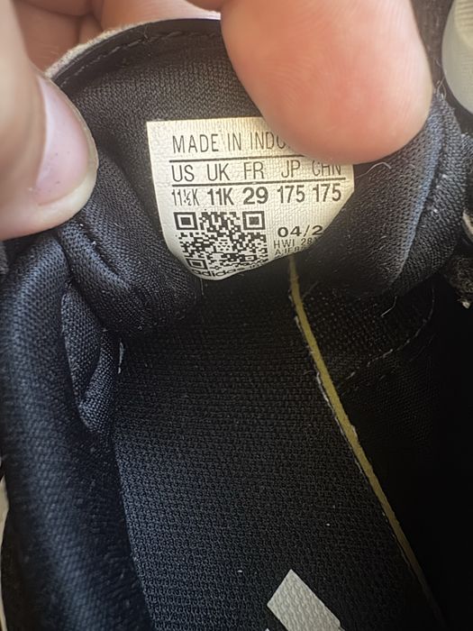 Adidasi unisex nr 29 impecabili