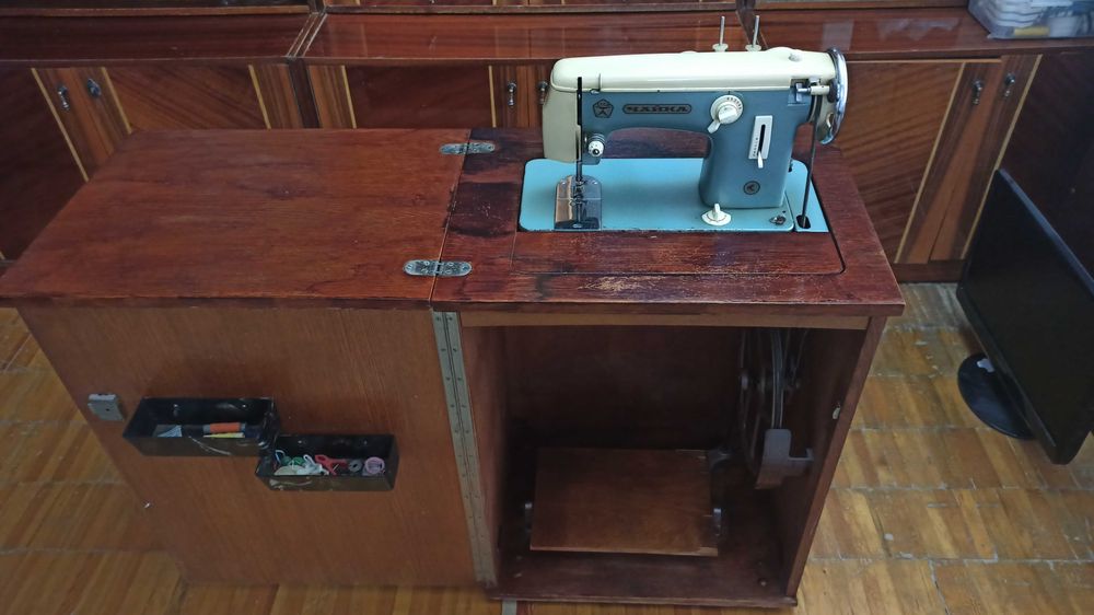 Продается швейная машинка ЧАЙКА