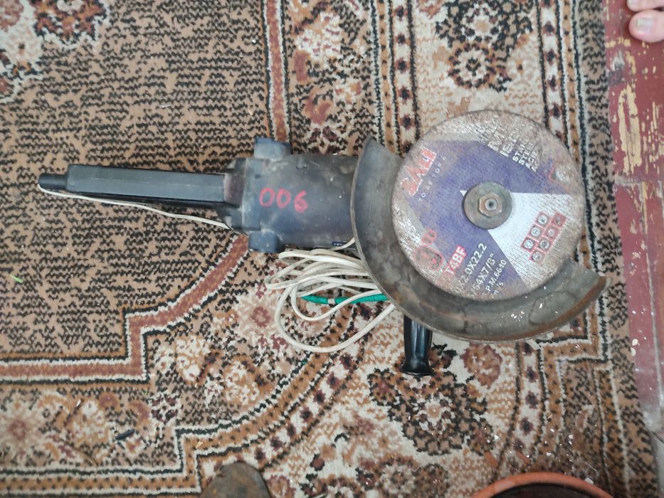 Продаю болгарку, большую.