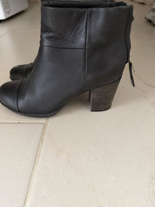 Зимни боти CLARKS