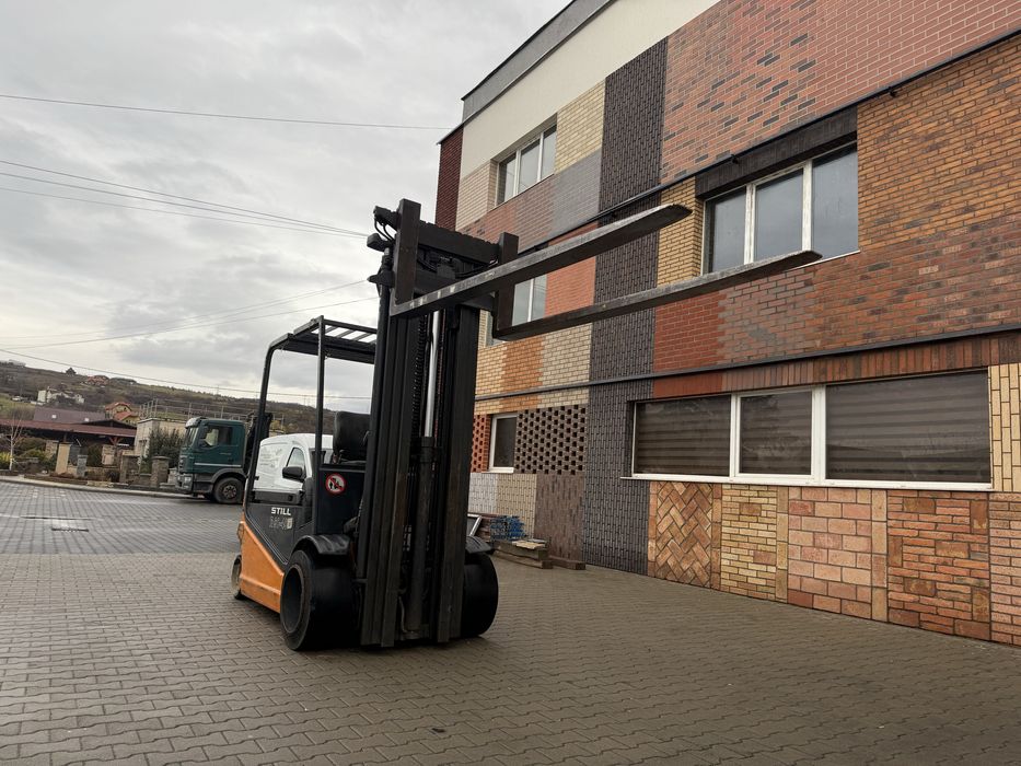 De vanzare sau da inchiriat stivuitor  Still cu capacitate de 4 T