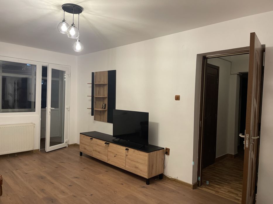 Inchiriez apartament cu 3 camere decomandat in regim hotelier