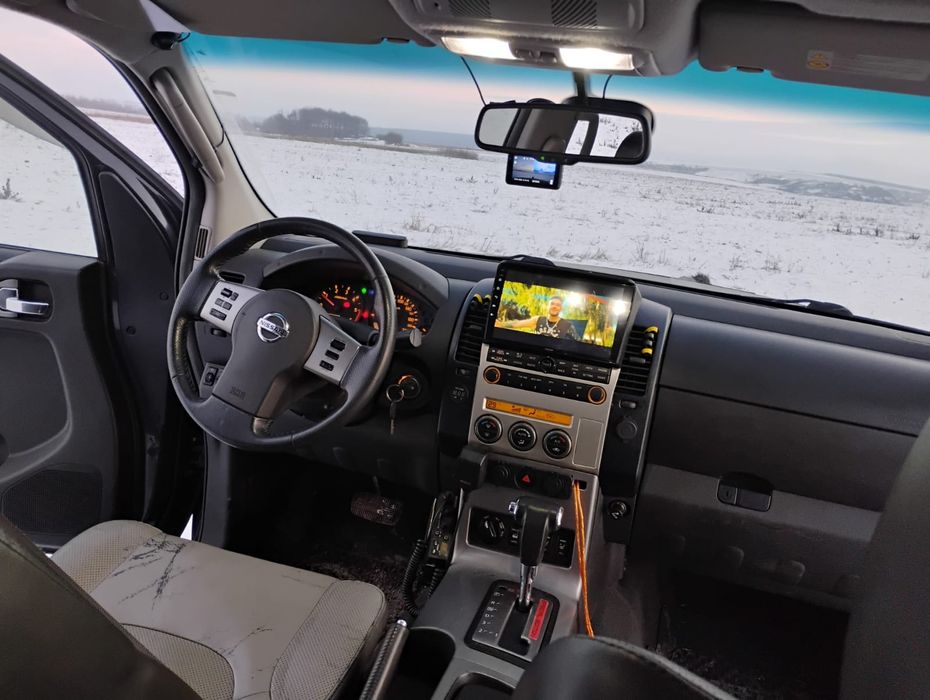 Navara 2.5 automată, autoutilitara