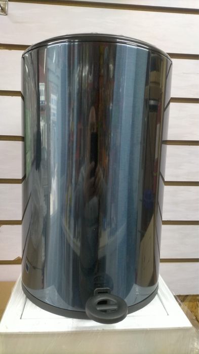 Мусорное ведро с крышкои!