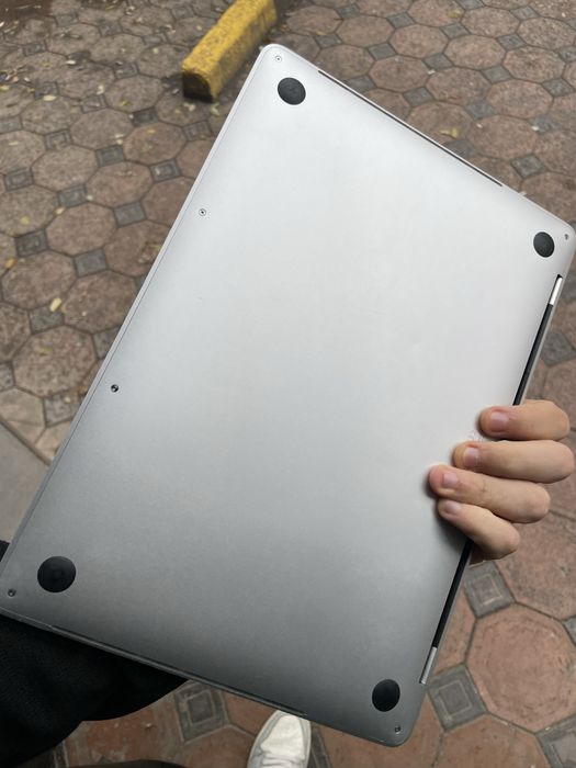 MacBook Pro 2019 16/256 i5 xolati 10/10 ideal ishlashi super