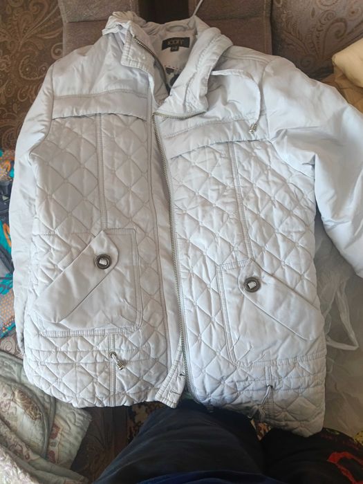Продам куртку женскую