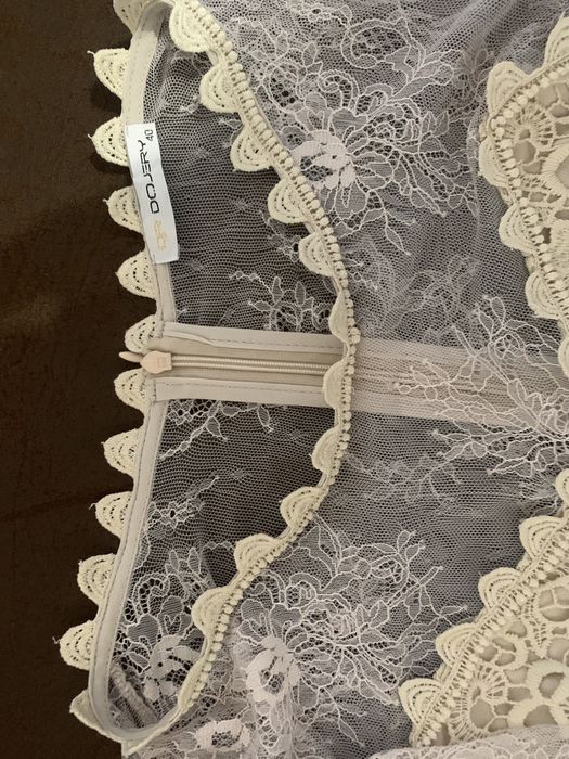 Дантелена рокля