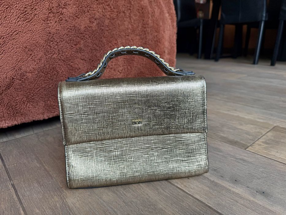 Дамска кожена чанта DKNY