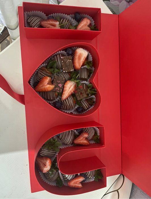 Клубника в шоколаде Банан в шоколаде