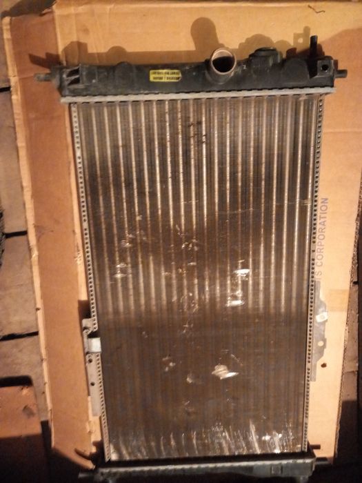 Радиатор охлаждения бу оригинал в хорошем состоянии