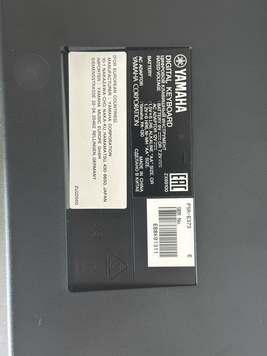 Продам синтезатор Yamaha PSR-E373