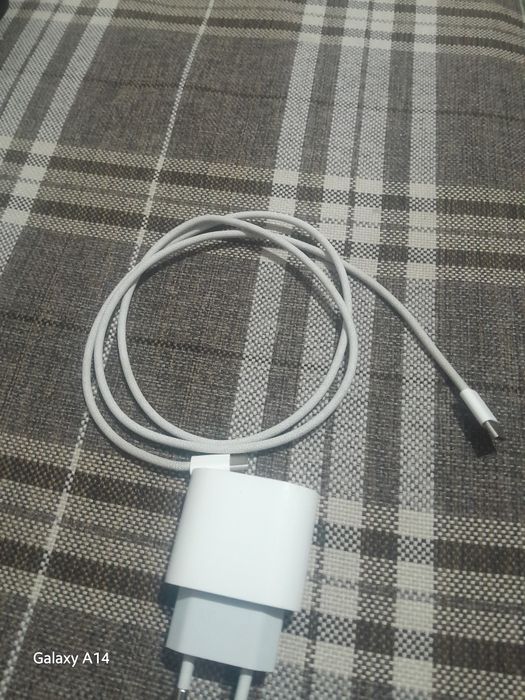 зарядка IPhone 16