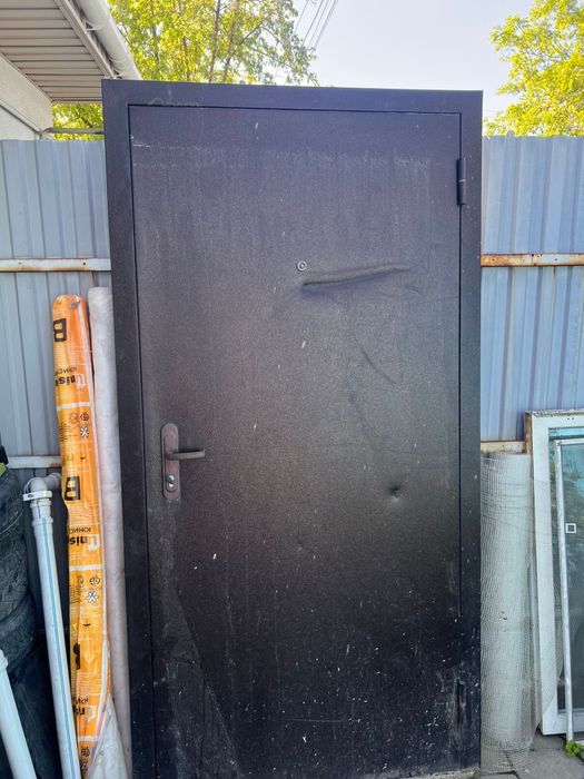 Продам двери окно кафель унитазы