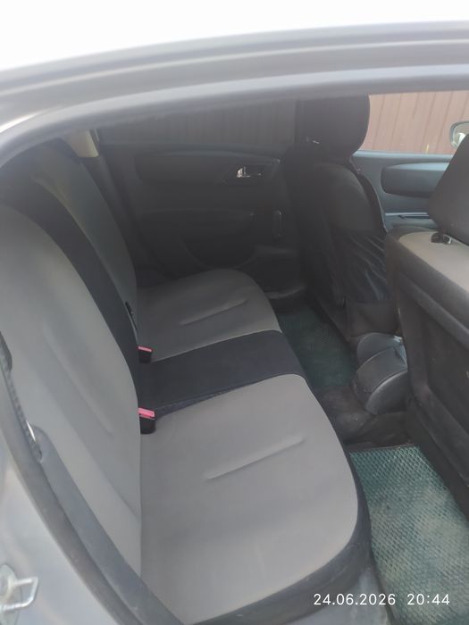 Автомобиль  Ситроен С4
