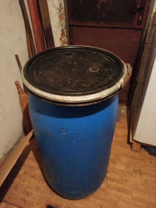 Продавам бидони запазени