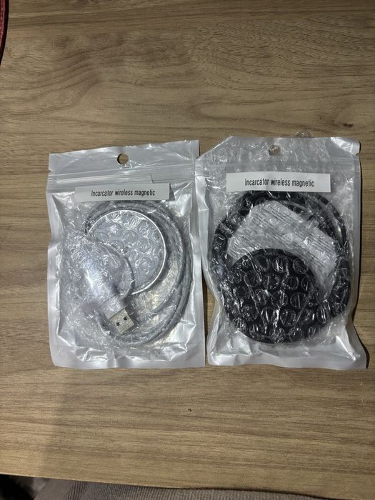 Încărcător wireless magnetic