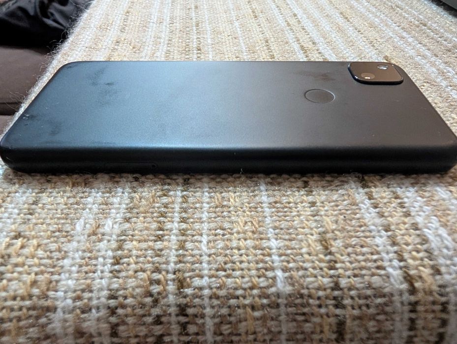 телефон Google Pixel 4a