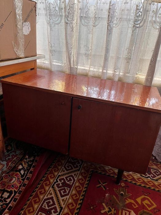 Тумбочка полированная бу
