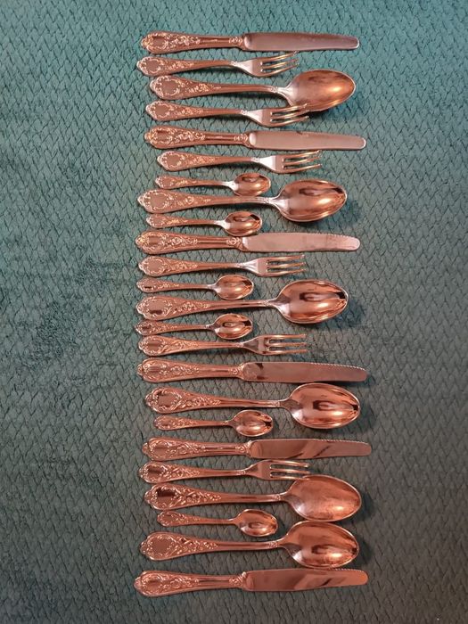 Серебряный столовый набор.