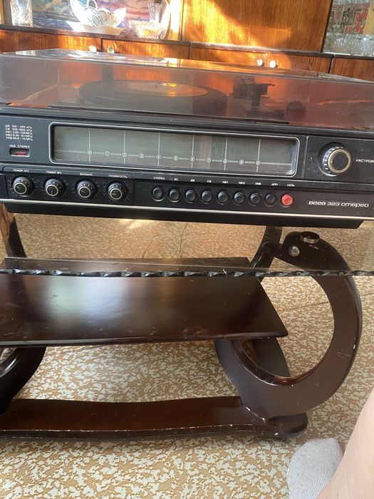 Проигрыватель виниловых пластинок