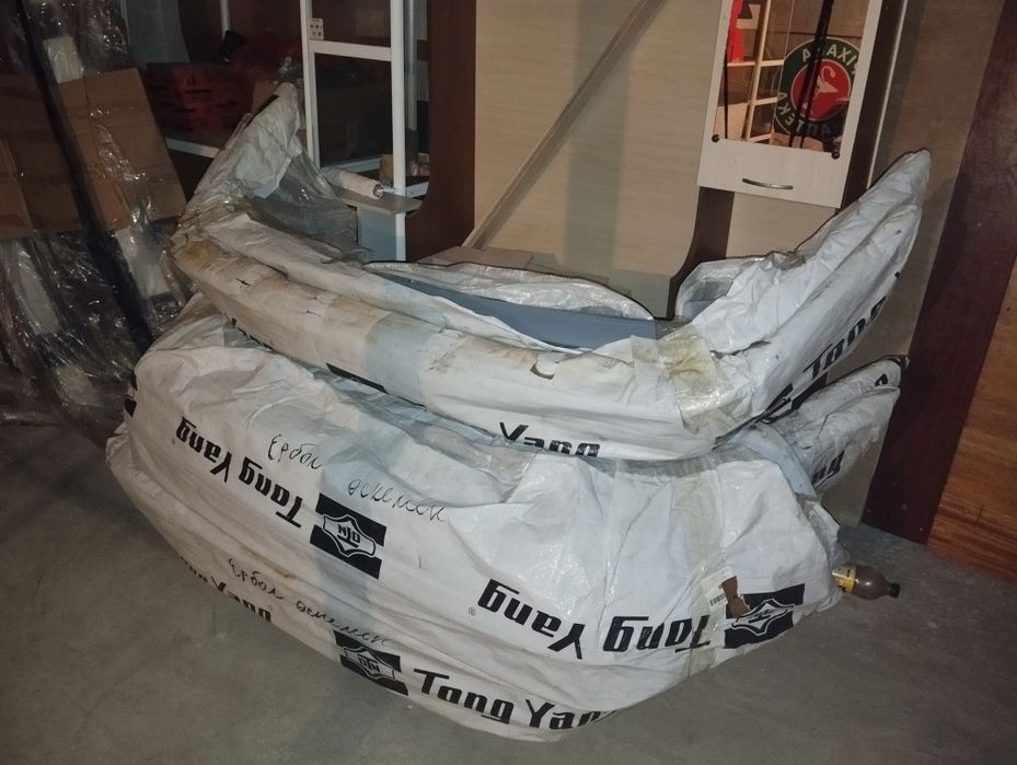 Передний бампер на Ауди В4 Тайвань