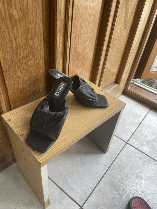 Vand saboti negrii Mango,toc inalt,foarte comod,noi,38