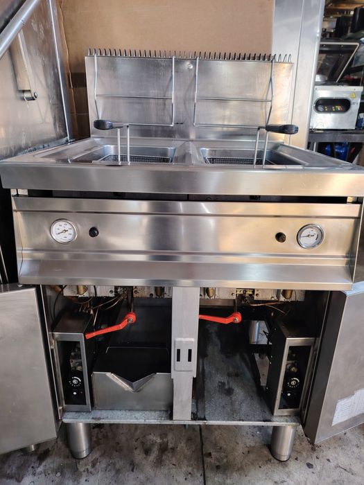 Friteuze profesionale 1/2 cuve pe GAZ 8-20Litri