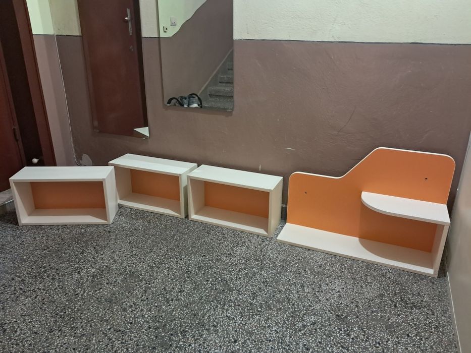 Етажерки за закачане на стена