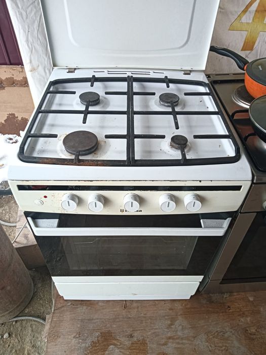 Продам газ плиту