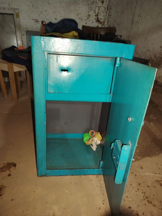 Продам металлический Сейф