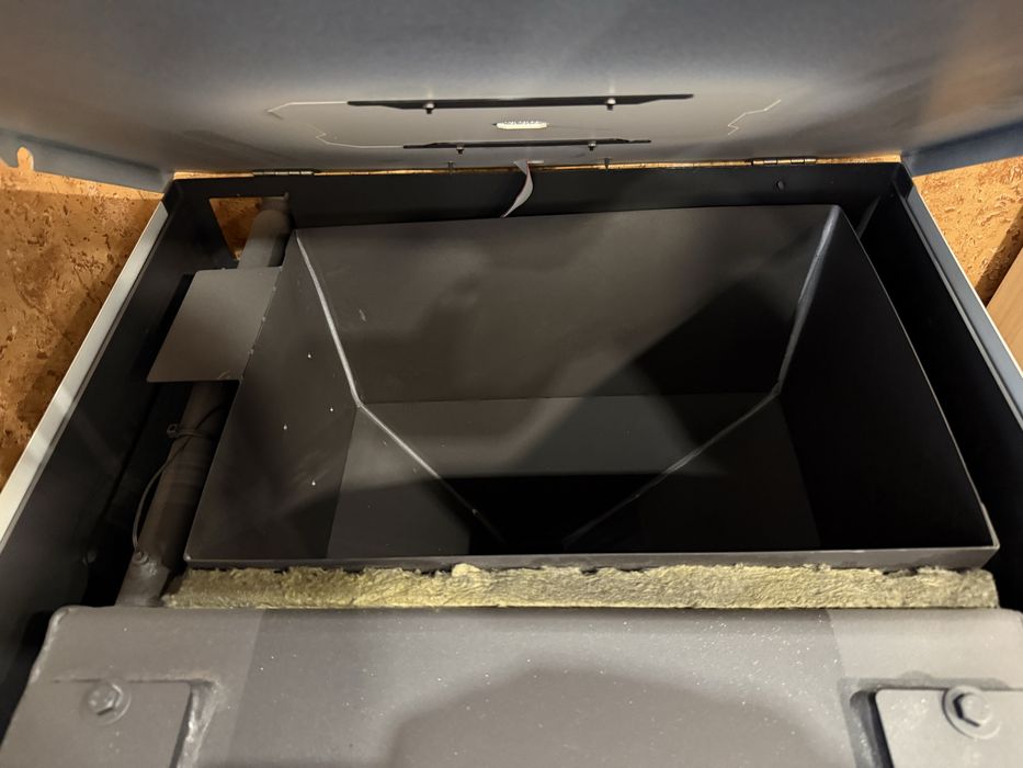 Нова пелетна камина с водна риза  FIRESTAR W18 – 18KW