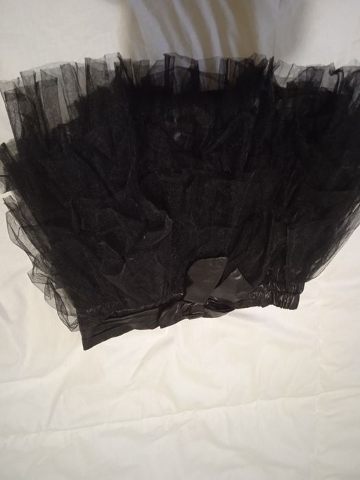 Продавам детски полички, много добре запазени, ръст 122 см.