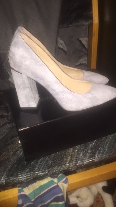Продам туфли,замшевые