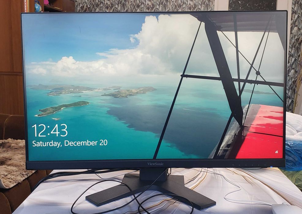 Компютърен монитор ViewSonic 27", Full HD 1920X1080p, вградени стерео високоговорители.
