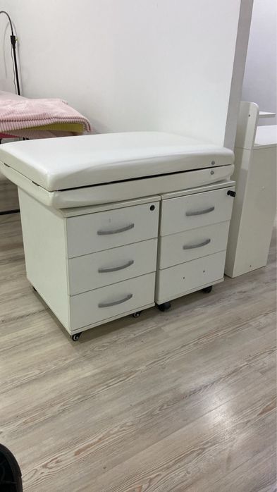 Продам столик и полочки