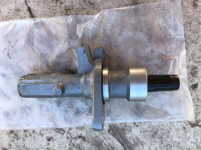 Нова спирачна помпа / спирачен цилиндър за Мерцедес (TOPRAN)