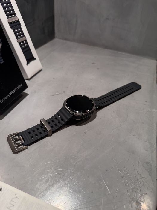 КАТО ЧИСТО НОВ Samsung Galaxy Watch Ultra LTE Titanium Silver