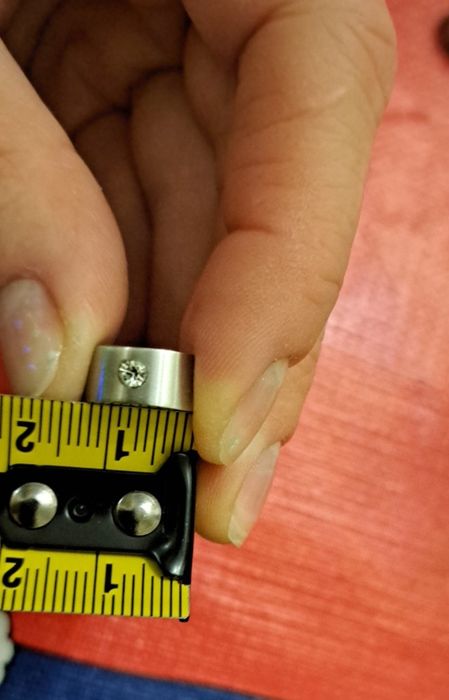 Обеци от медицинска стомана с цирконий.